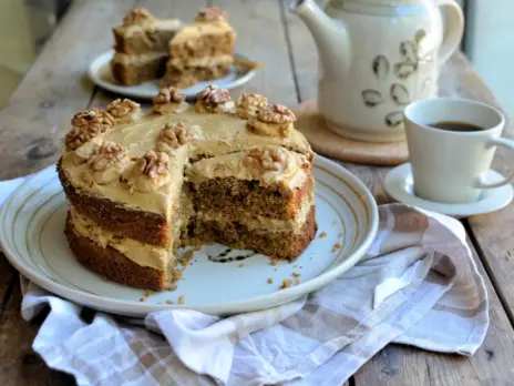 Wine pairings with coffee and walnut cake 
